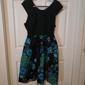 Retro Style Dress with Peacock design and pockets, size 2XL